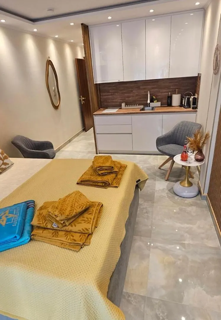 Charlie Chaplin Luxury Apartments Peraía 0*,  Grecia